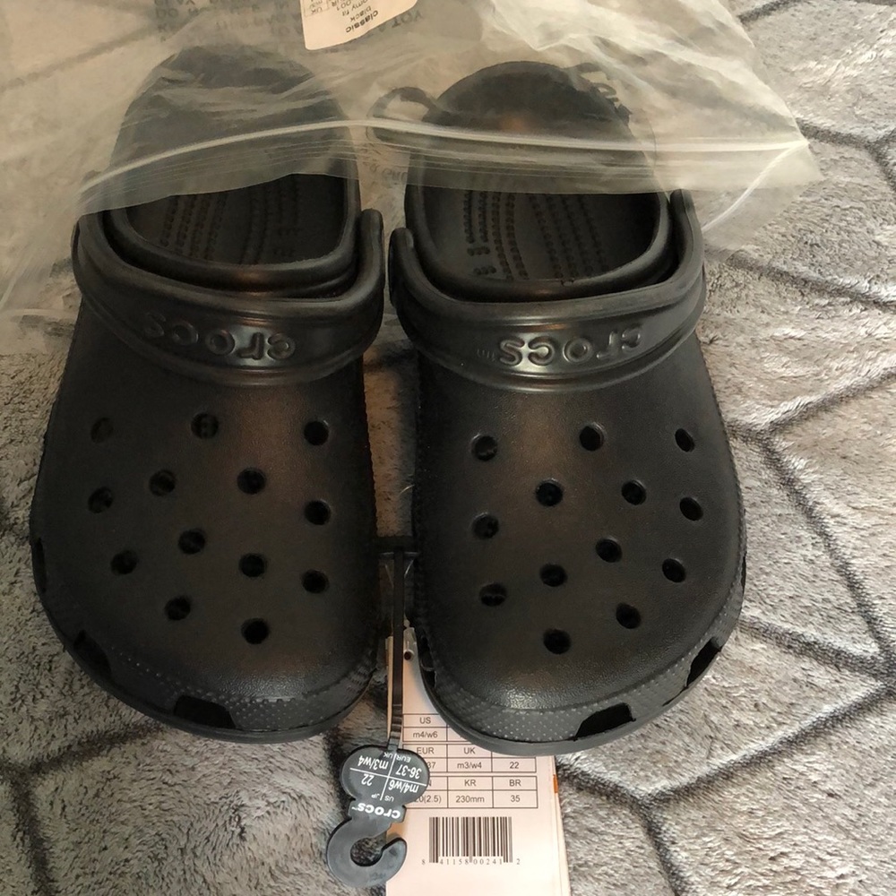 Black crocs